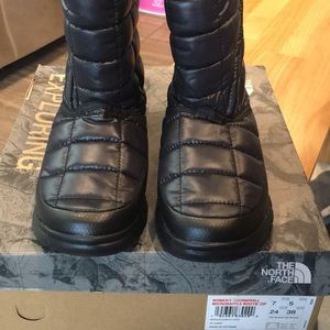 (BNWB) North Face Thermoball bootie (7)